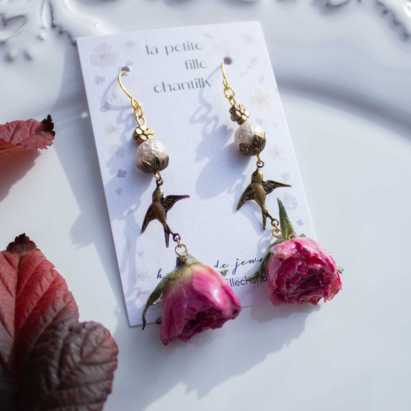 boucles d'oreille pendantes bouton de rose