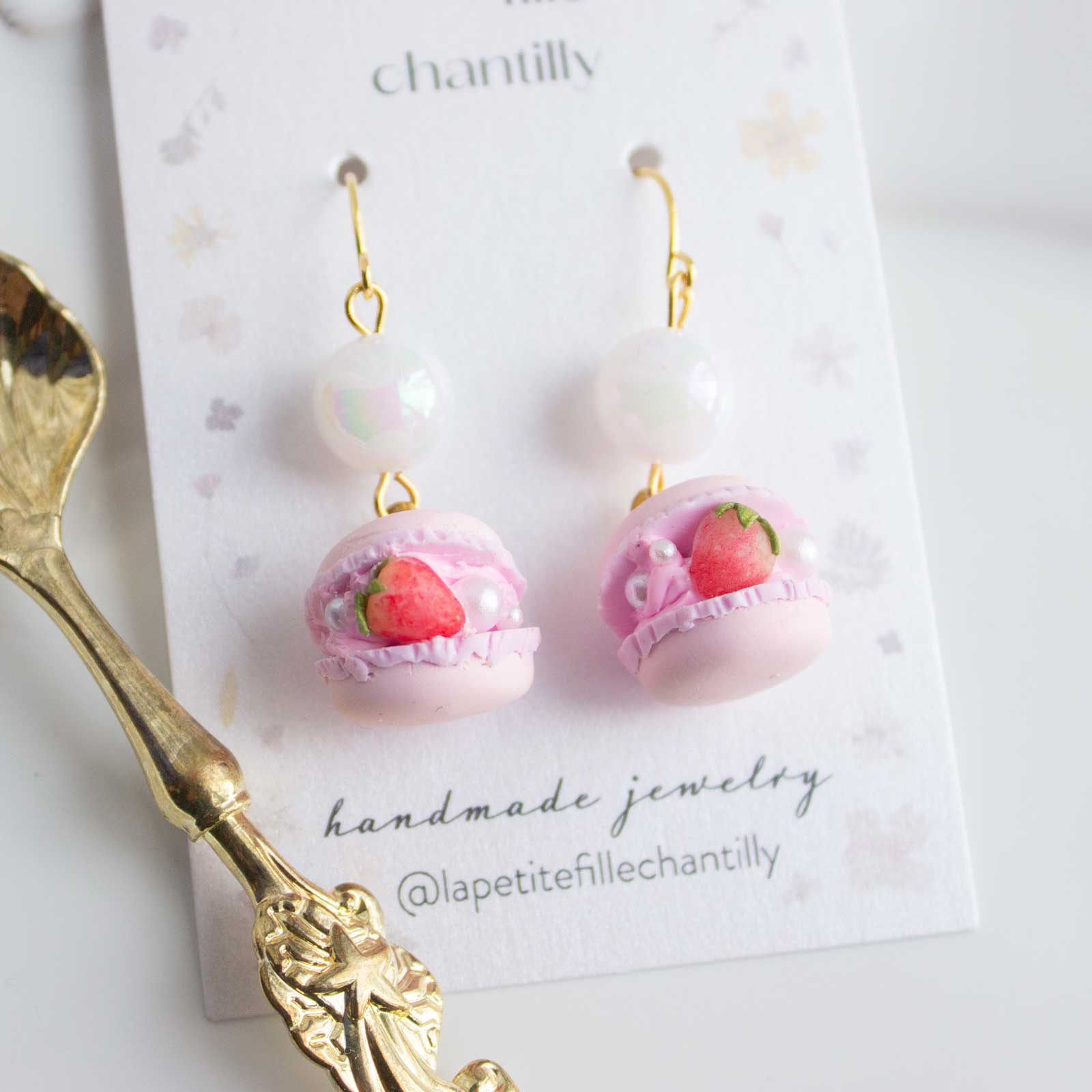 boucles d'oreilles macaron fraise