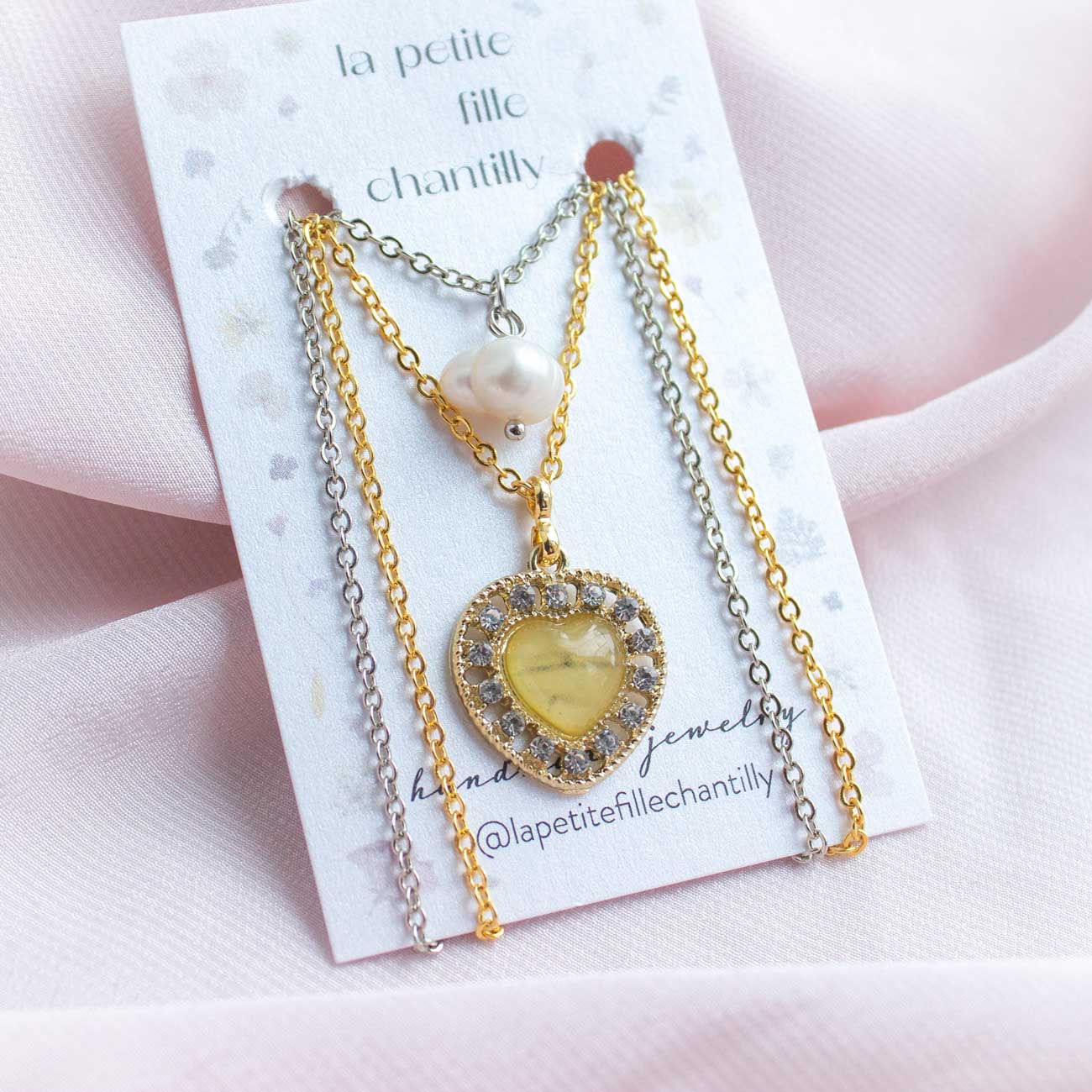 Collar de corazón y perlas barrocas, doble hilera, chapado en oro de 16 K / baño de rodio